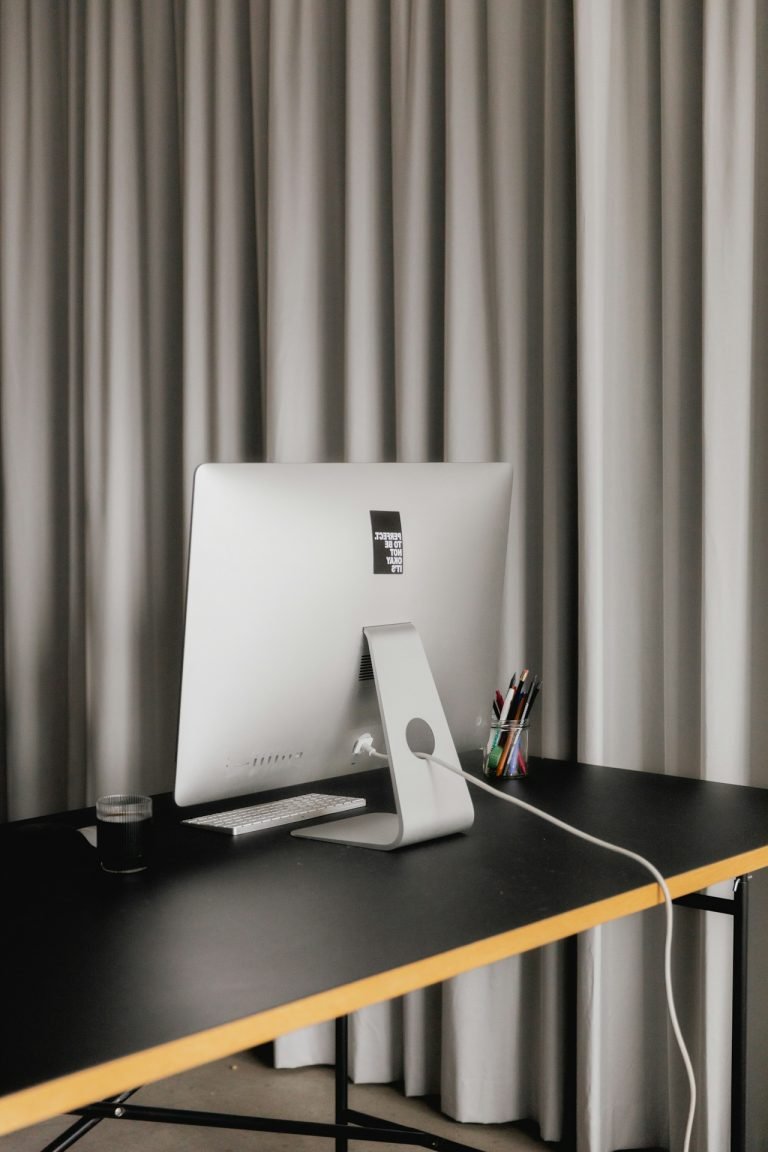 How to Pitch Your Fashion Brand to Media Outlets